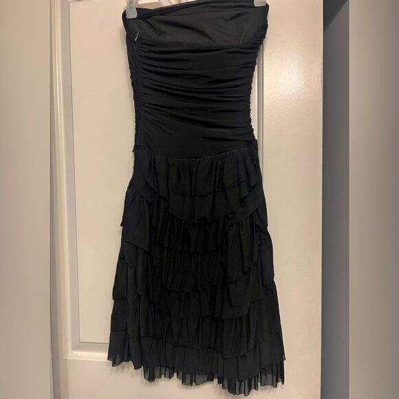 Romeo & Juliet Couture Black Asymmetrical Strapless Dress | small - Picture 5 of 5